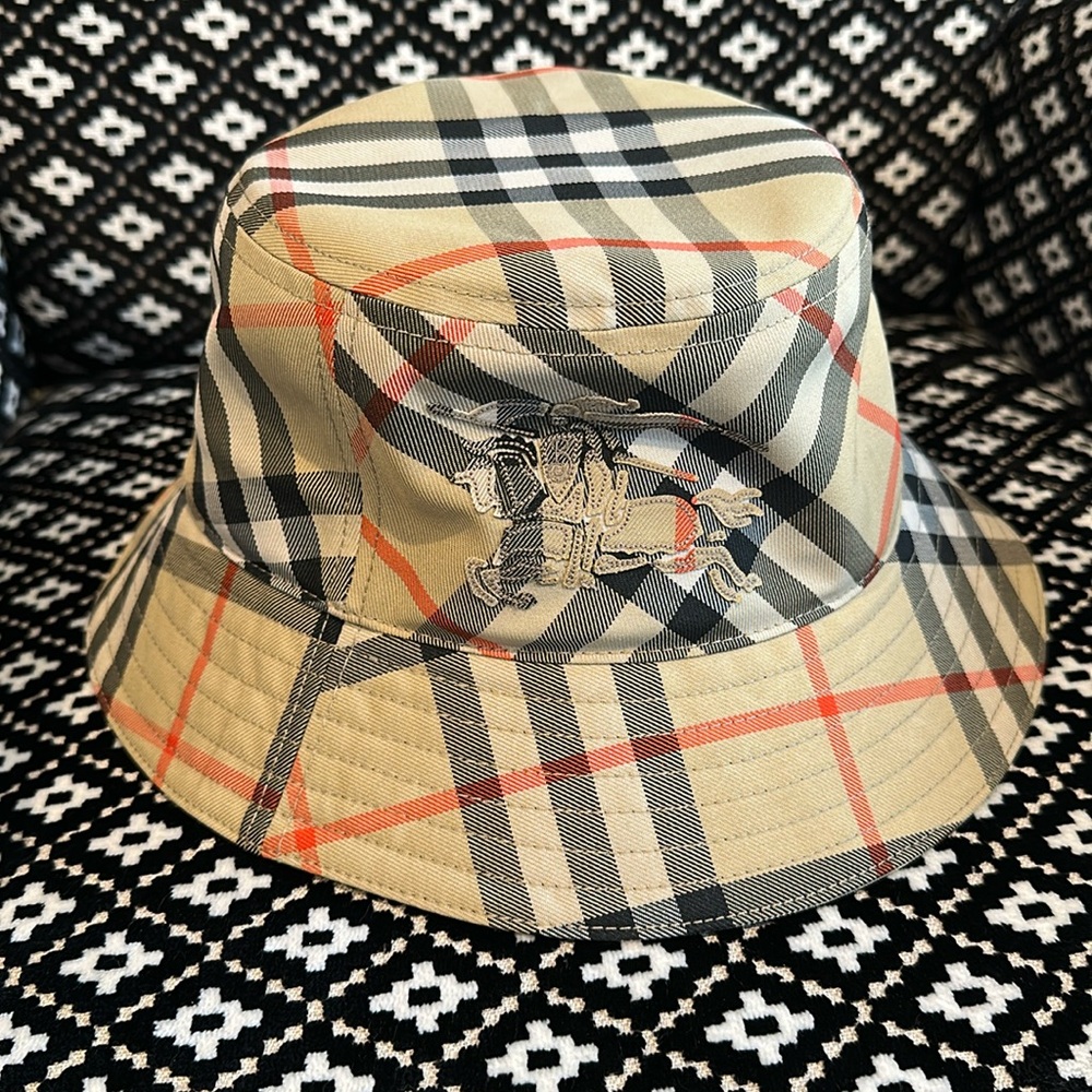 Burberry bucket hat